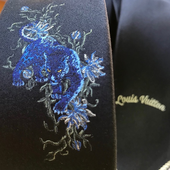 🎁LV JOURNEY🎁🆕💯AUTHN LOUIS VUITTON TRAVEL CAMBODIA BLUE PANTHER MOTIF TIE🔥 - Picture 11 of 16